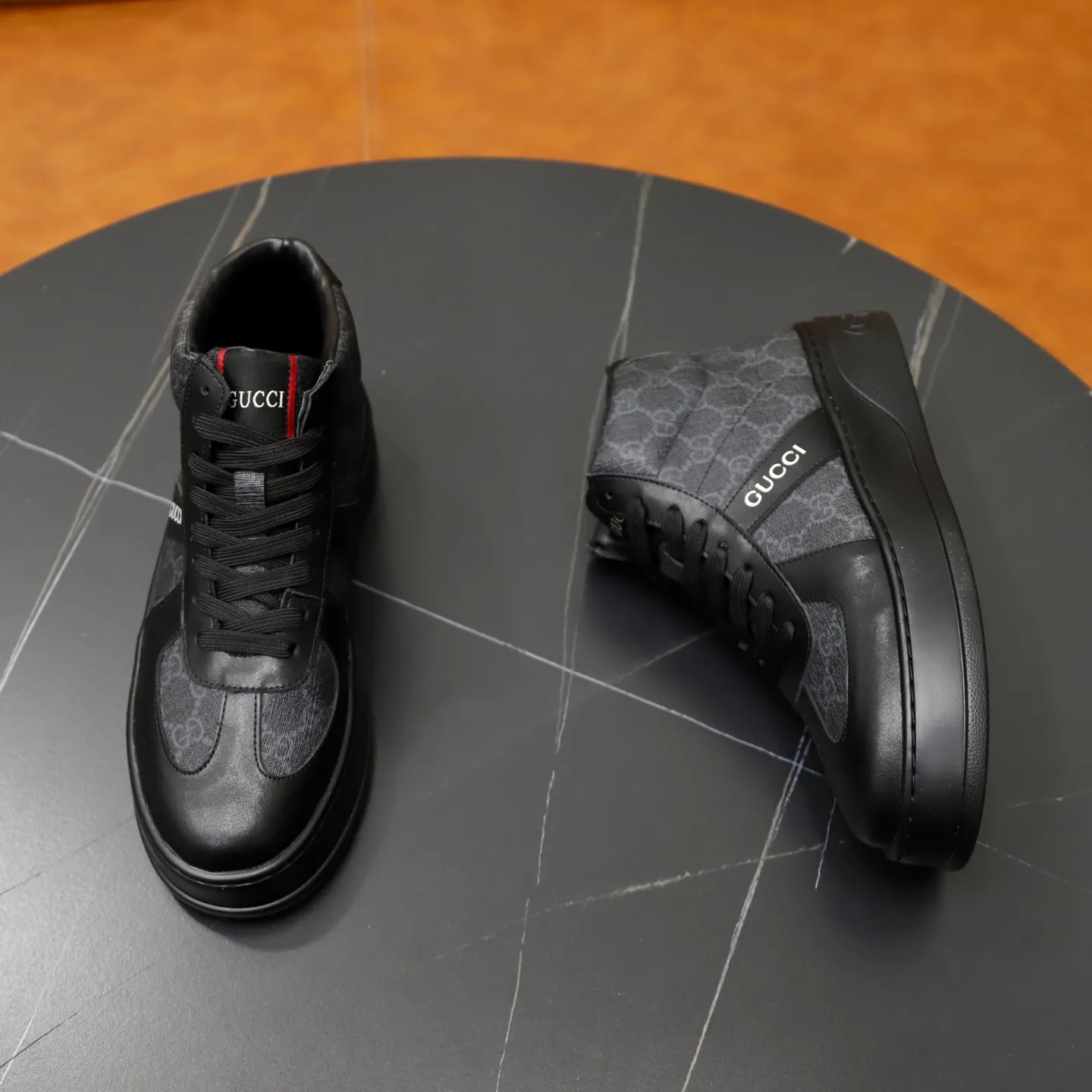 Ex-factory price: 442💰🙅‍♂️🙅‍♂️🙅‍♂️ Brand: GUCCI Standard code: 38-44 (45 customized) Grade: Same as the official website Material: Original cowhide material spliced with brand cloth Comfortable and breathable lining Lightweight and wear-resistant sports outsole Style category: Men's fashionable casual shoes Running sports shoes Distinguished luxury brand elements Top luxury color: actual picture color